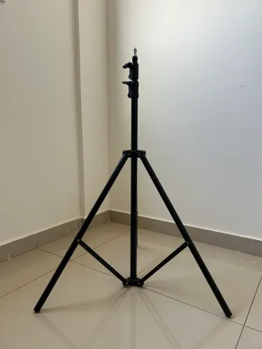 Iluminador LED Shenghui CY-8300 + Tripé