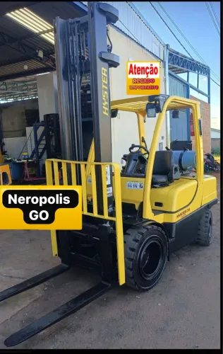 EMPILHADEIRA HYSTER C/ 4 PNEUS NOVOS 