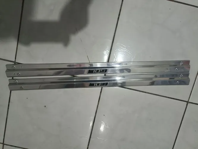 Vende se soleira do gol variante modelo antigos aço inoxidável zero nunca usado  