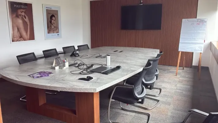 Mesa para sala de reunião