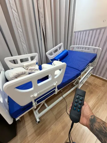 Cama hospitalar elétrica mais acessórios