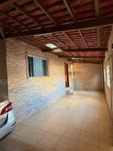 Casa 6Q no Centro de Nerópolis