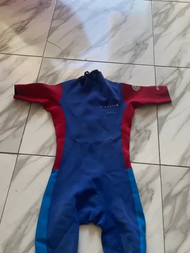 Roupa de borracha ripcurl e billabong