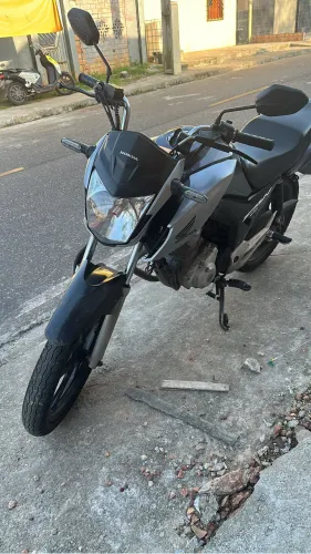 Vende-se moto fan