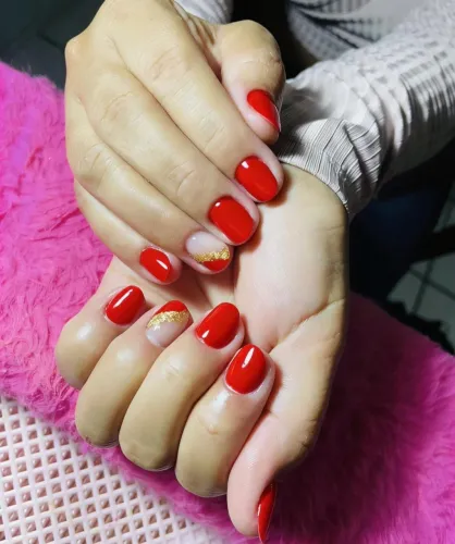 Trabalho com alongamento no molde F1 e banho em gel e unha tradicional pé e mão