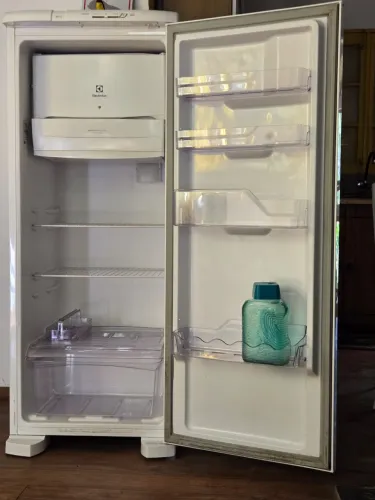 Geladeira Eletrolux em ótimo estado!