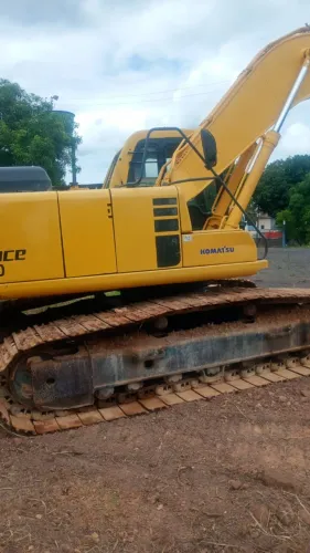 ESCAVADEIRA PC 200 KOMATSU