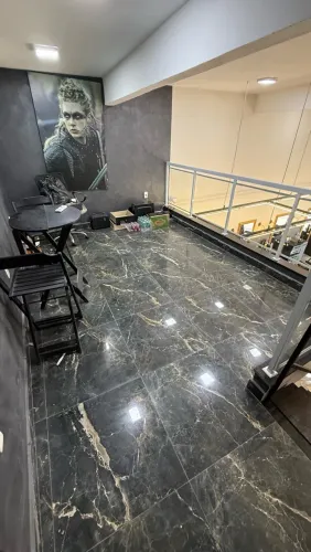 Loja em mezanino de barbearia