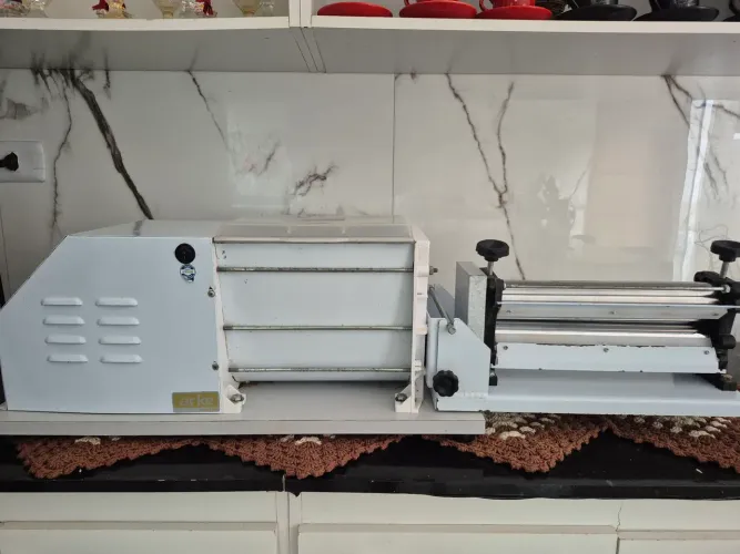 Máquina De Massa Laminador Sovadeira Com Moedor Carne