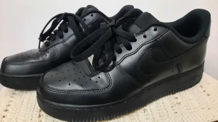 TÊNIS NIKE AIR FORCE 1 - PRETO - TAM 40