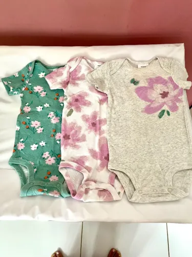 Bodys Carters- 12 meses (3 por RS 60,00)