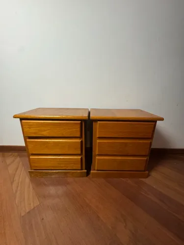 mesa de cabeceira/ criado mudo