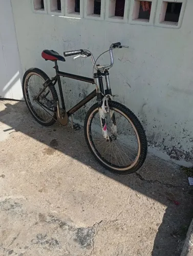 Bicicleta aro 26 pinel novo jantei vmax espiga Mônaco pra vender no precinho