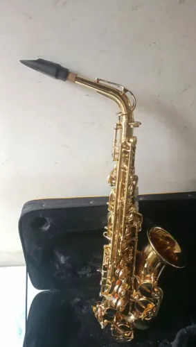 SAX ALTO SELMER/CONN SEM USO