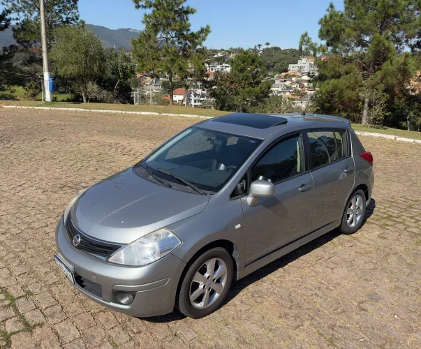 Nissan Tiida SL 1.8/1.8 Flex 16V Aut. 2012
