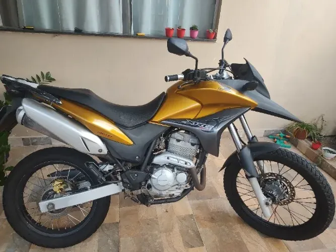 Vendo XRE 300 toda revisada!!!