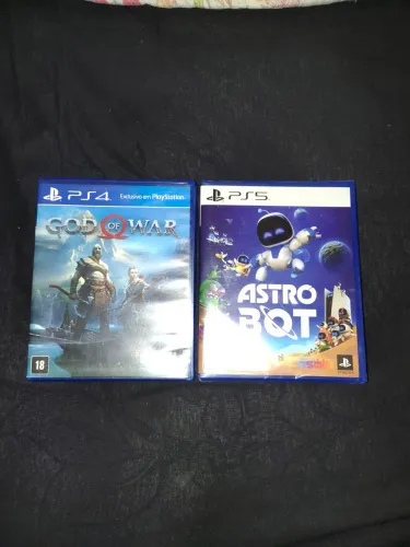 God of war 2018 e astro bot