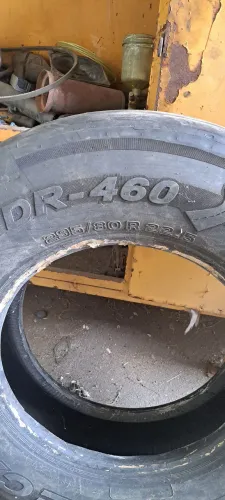 Pneu caminhão e onibus 295/ 80 R22.5
