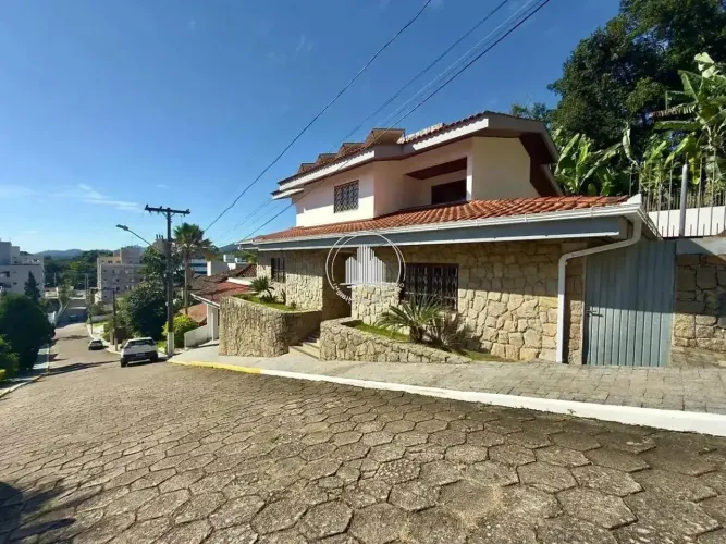 Casa com 5 quartos para Locação, Córrego Grande - Florianópolis