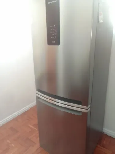 Geladeira semi nova ! Barata