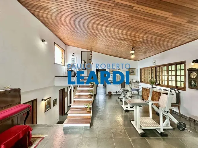 CASA ASSOBRADADA - VILA SANTO ANTÔNIO - SP