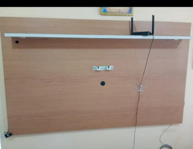 VENDO PAINEL PARA TV QUALQUE POLEGADAS , TEM ALVENARIA NA PARTE SUPERIOR.