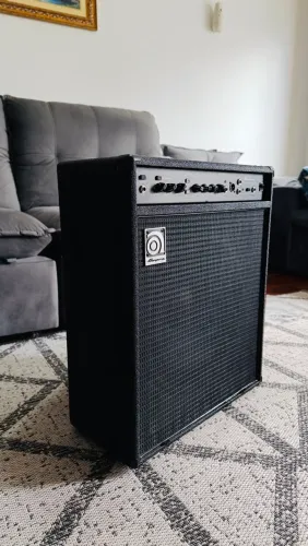 Amplificador Combo para Contrabaixo Ampeg BA-115 V2 ? 150W RMS