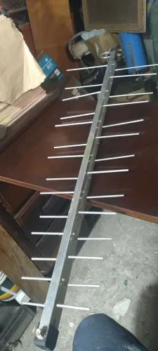 Antena UHF 28 elementos bom estado 