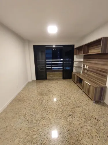 Apto em Lagoa Nova c/ 03 Suítes com Closets + Escritório, 120m², 02 Vgs Cob, 5º Andar