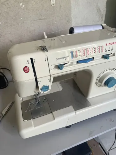 Máquina de costura singer