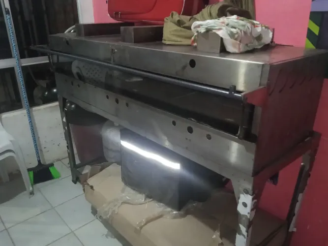 VENDE SE FORNO DE PIZZARIA ( 3 bocas) USADO POR 450 REAIS