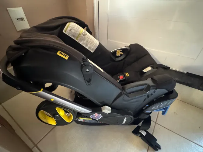 Carrinho de bebê / bebê conforto com isofix Doona +