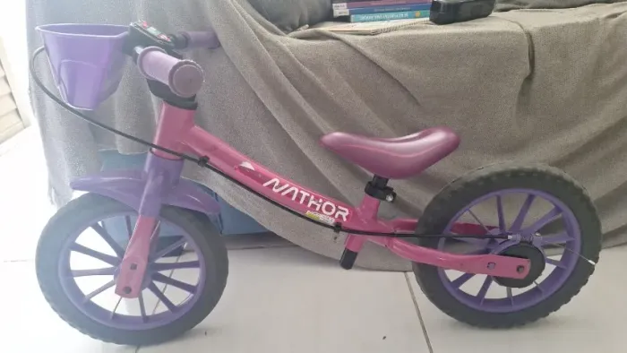 Bicicleta equilíbrio rosa