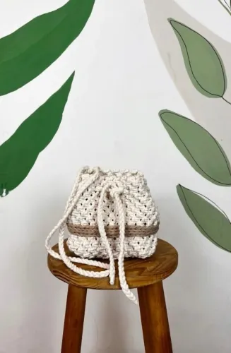 Bolsa Bucket Macramê Artesanal Off-White Bege