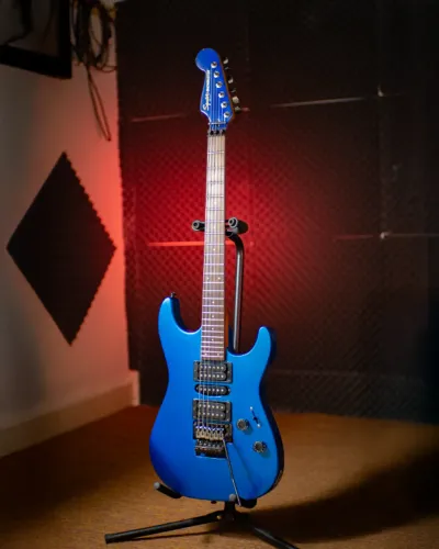 PROMOÇÃO Guitarra Squier Strat Showmaster 2002 Blue