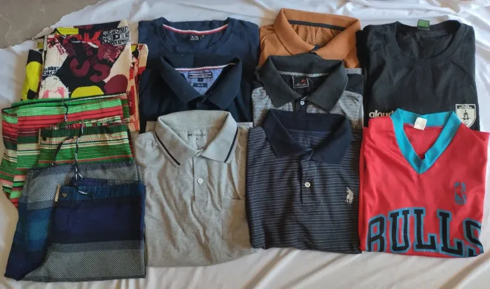 Lote de roupas P adulto. 12 peças
