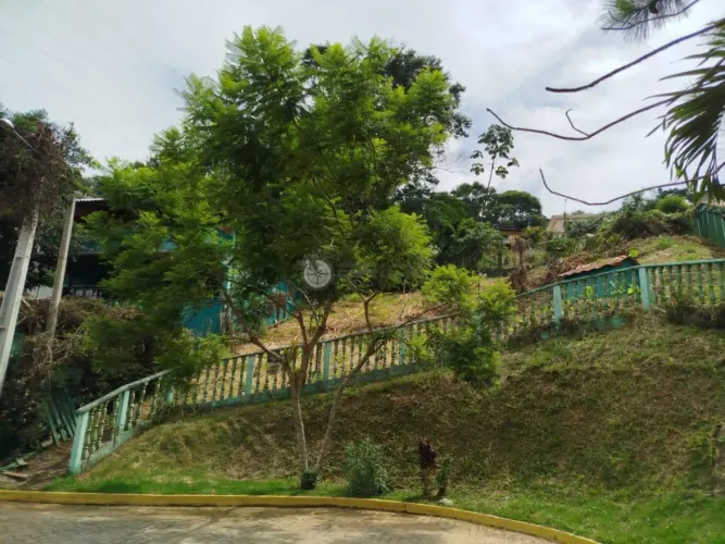 Terreno aclive para venda, 594 m² em Albuquerque - Teresópolis/RJ.