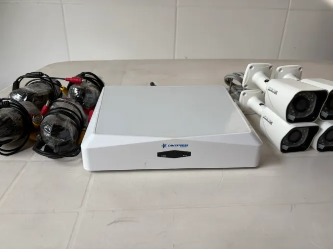 Kit Câmeras de Segurança CamExpress + DVR + 4 Câmeras
