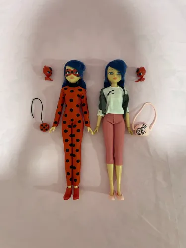 Lote 2 Bonecas Miraculous Ladybug e Marinette Playmates Toys