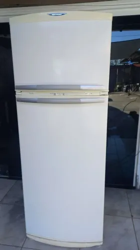 Vende-se geladeira Brastemp 440L