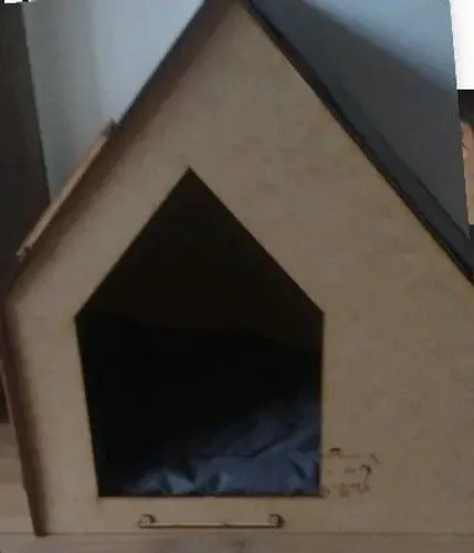 Casinha de gato com arranhador