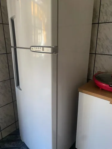 Geladeira bem conservada
