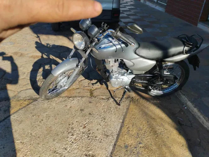 Vende-se Titan KS 2001 