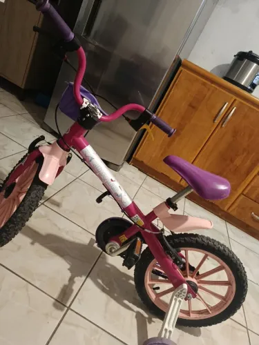 Bicicleta aro 16 com rodinhas