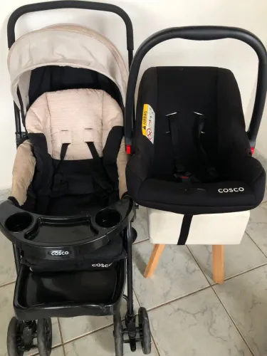 Carrinho de bebê + bebê conforto cosco