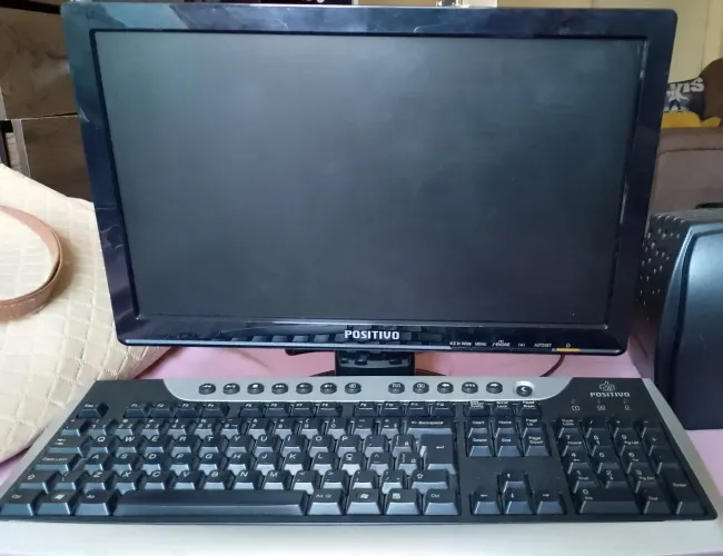 Vendo computador Positivo Monitor CPU e teclado $500 reais