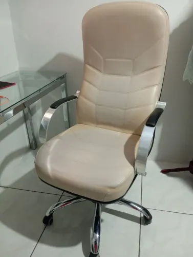 Cadeira de Escritório (COURO BRANCO)