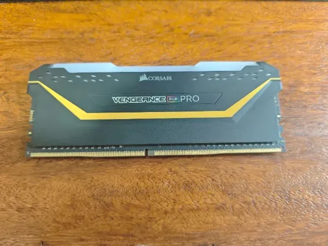 Memória RAM Corsair Vengeance RGB Pro 8GB DDR4 3200MHz