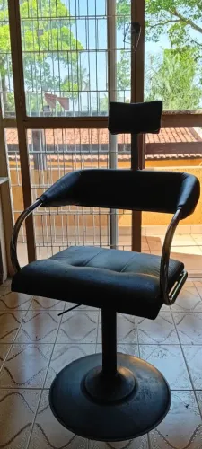 CADEIRA PRETA