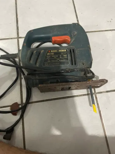 serra tico-tico elétrica Black & Decker JS110